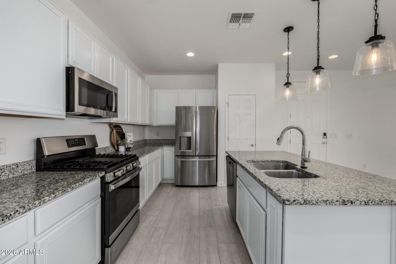 Granite Countertops & Lots Of Space