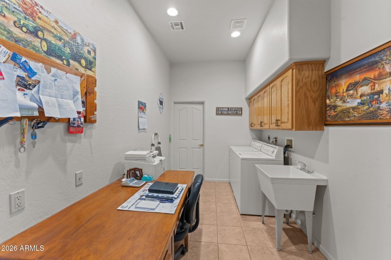 Oversized Laundry Rm