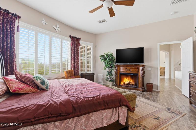 42-DSC02877_with_fire