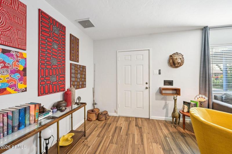 9-web-or-mls-W Clarendon Ave-S2901-009