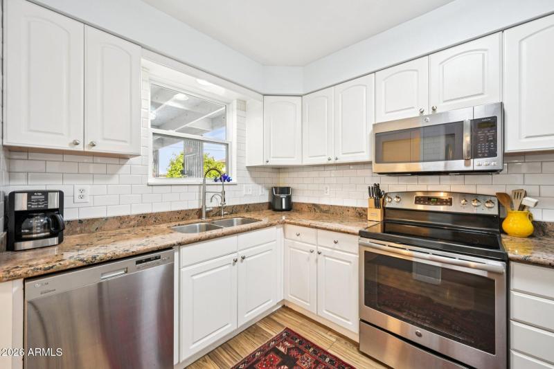 19-web-or-mls-W Clarendon Ave-S2901-019