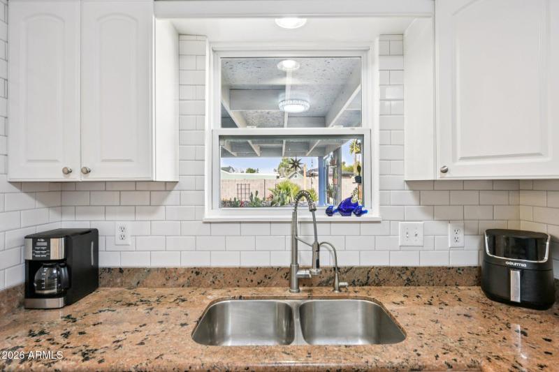 21-web-or-mls-W Clarendon Ave-S2901-021