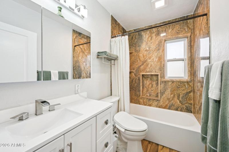 29-web-or-mls-W Clarendon Ave-S2901-029