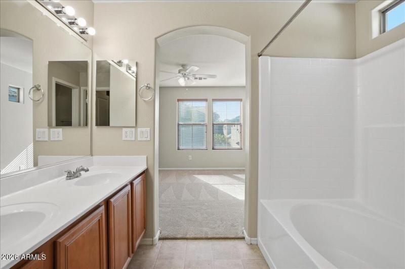 20-1915 E Oxford Ln_RedHogMedia