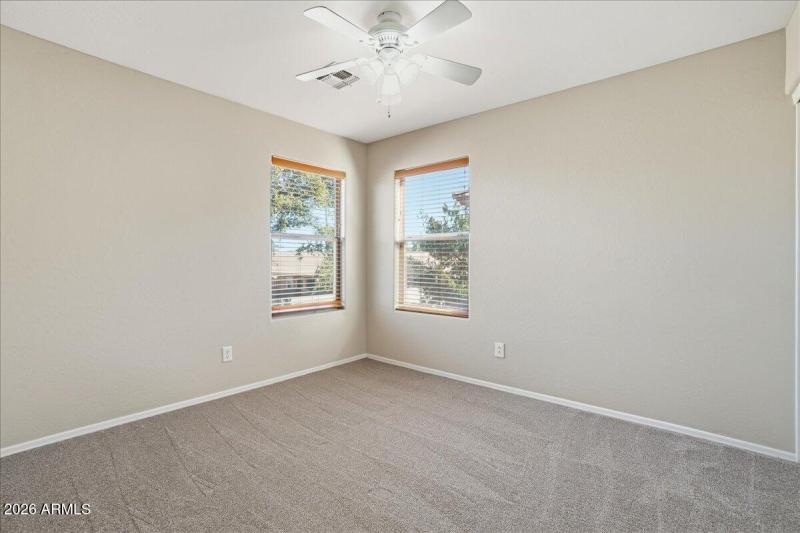 25-1915 E Oxford Ln_RedHogMedia