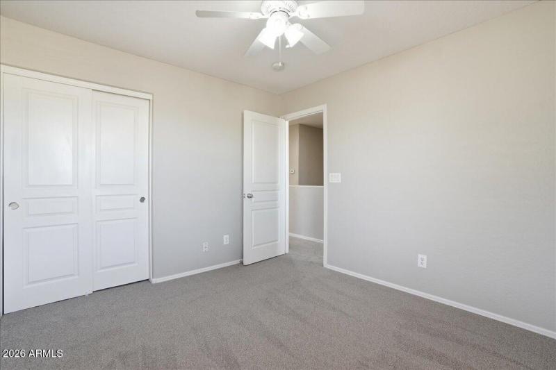 26-1915 E Oxford Ln_RedHogMedia