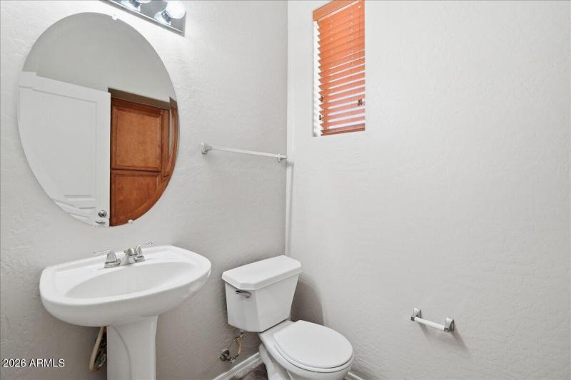 28-1915 E Oxford Ln_RedHogMedia