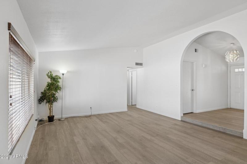 5-web-or-mls-9300-e-kalil-dr