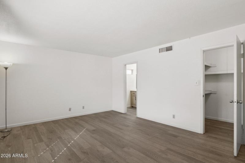 12-web-or-mls-9300-e-kalil-dr