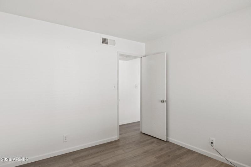 18-web-or-mls-9300-e-kalil-dr