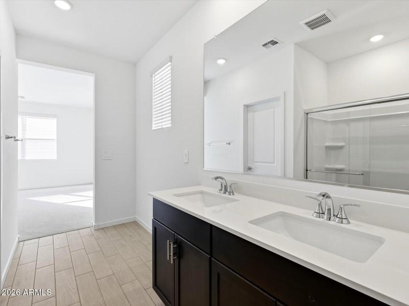 12-48900d2d-78c9-489d-a30c-4c7cd6c80d5a