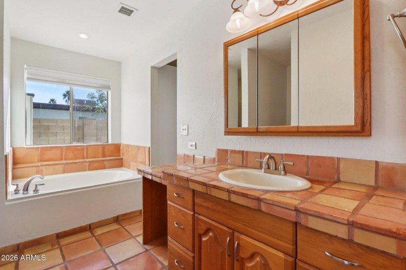 37-web-or-mls-E Evans Dr-S2901-037