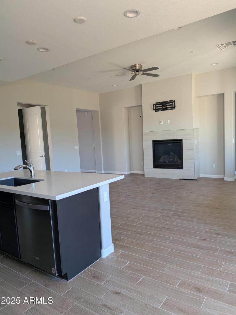 PXL_20251211_220614949