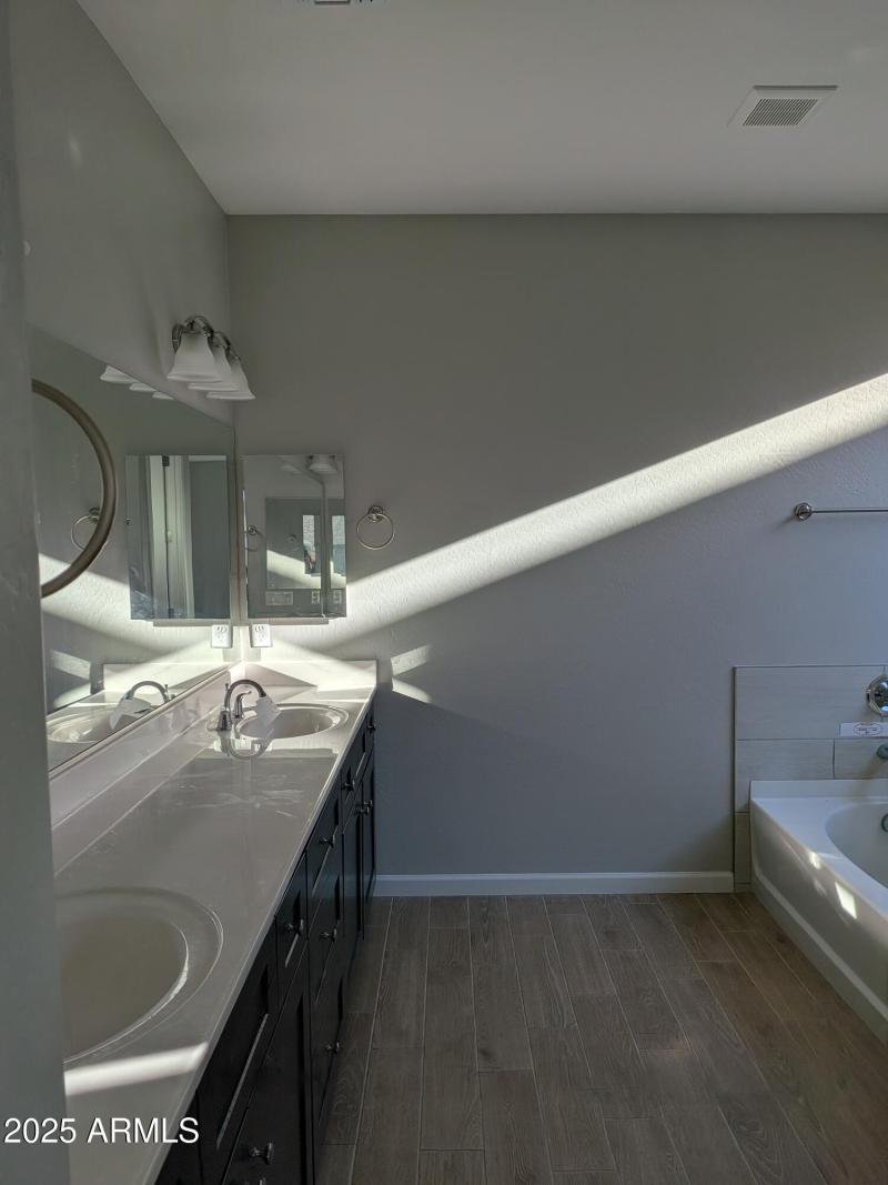 PXL_20251211_220831189