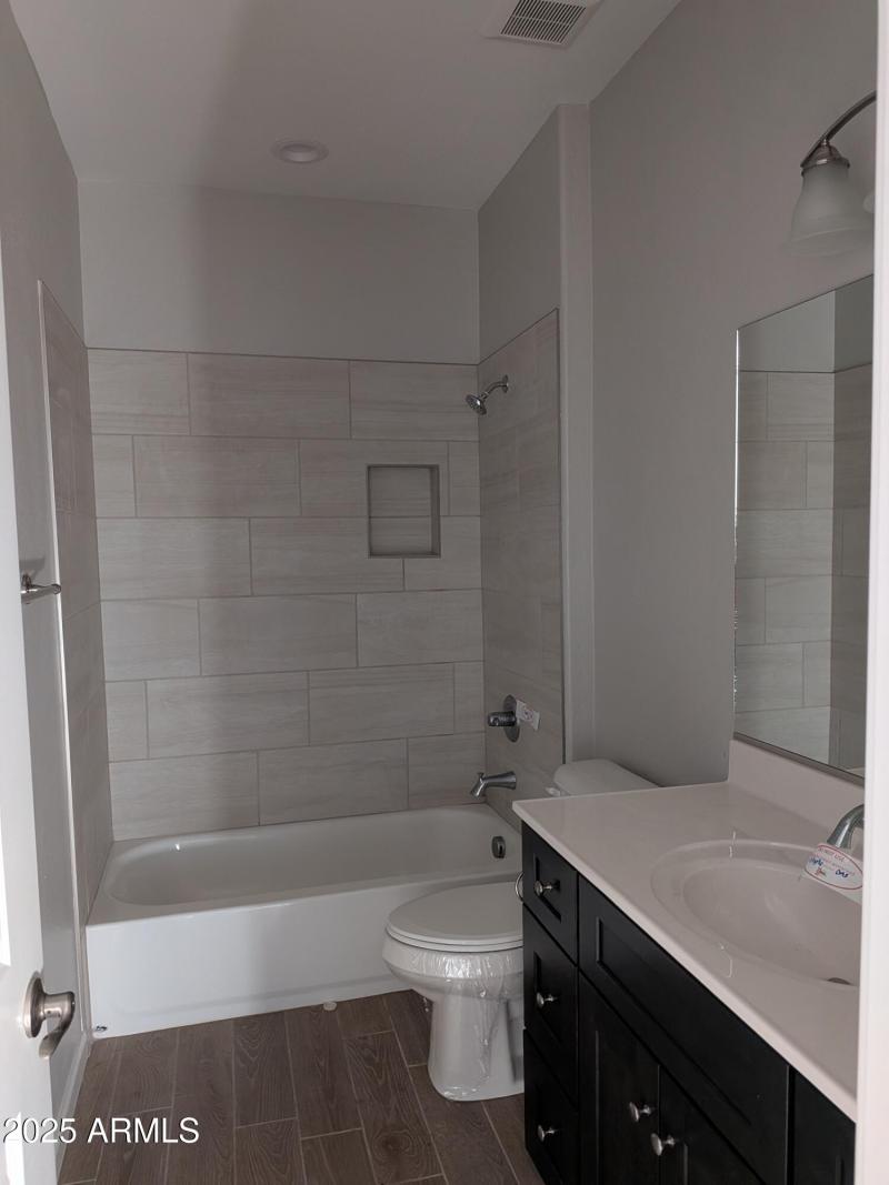 PXL_20251211_220908330