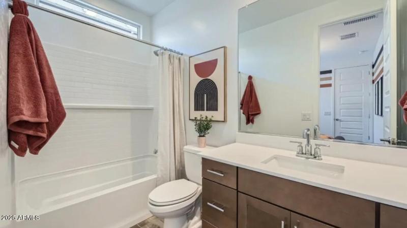 Bedroom 4 En-Suite Bath