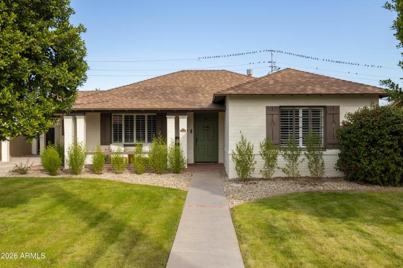 Beatufiul Front Yard