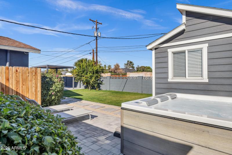 3046 E Glenrosa Ave-40