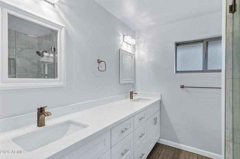 3046 E Glenrosa Ave-30