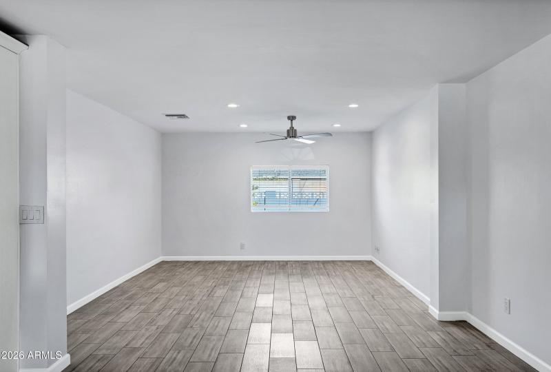 3046 E Glenrosa Ave-15