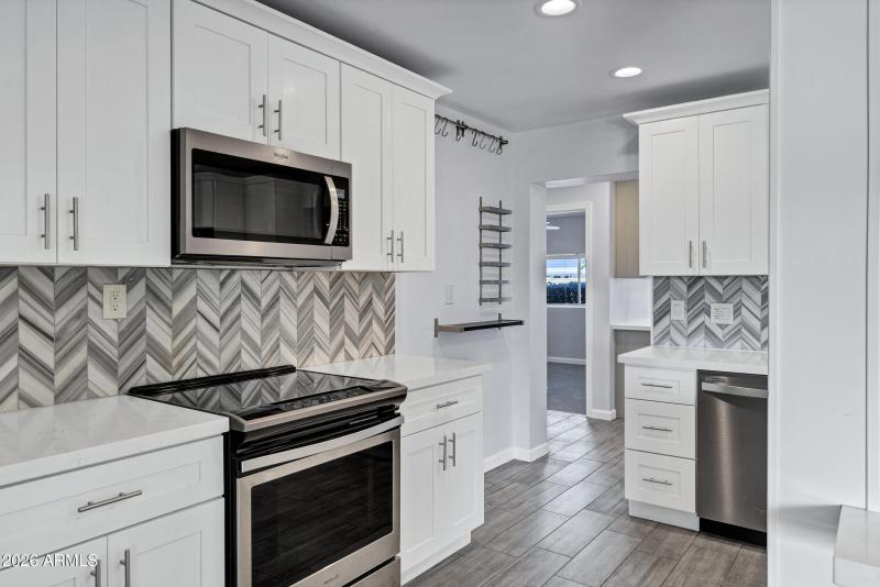 3046 E Glenrosa Ave-13