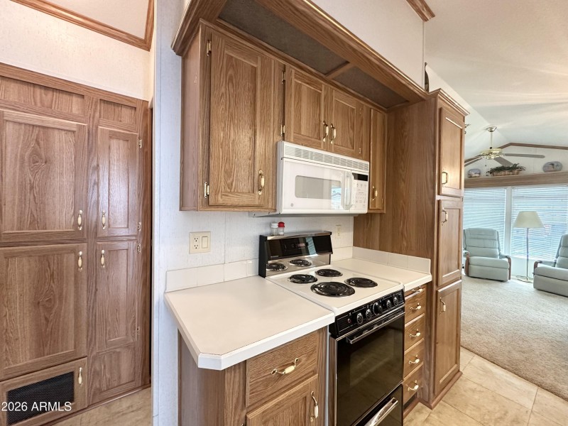 SO MUCH CABINET SPACE