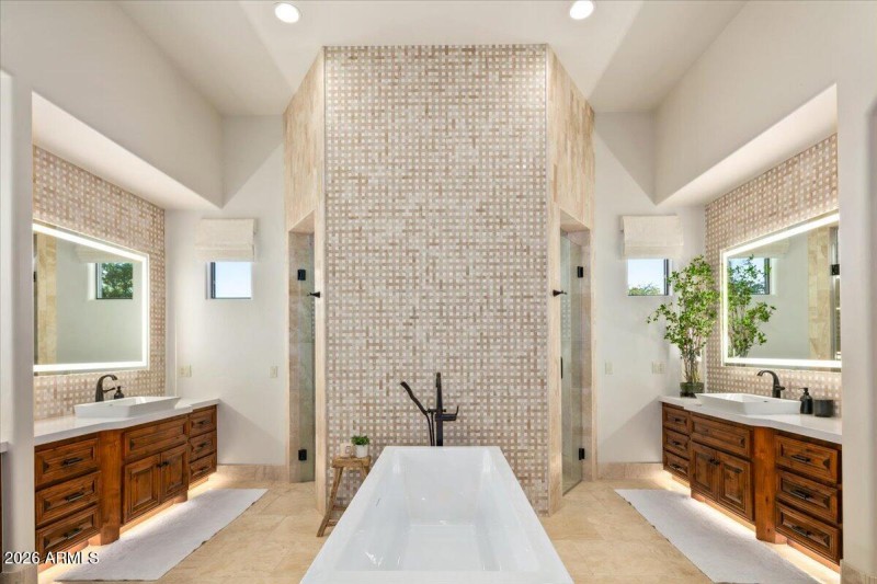 30-Primary Bath & Vanities