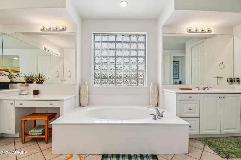 44-web-or-mls-N 132nd Ave-S2901-044