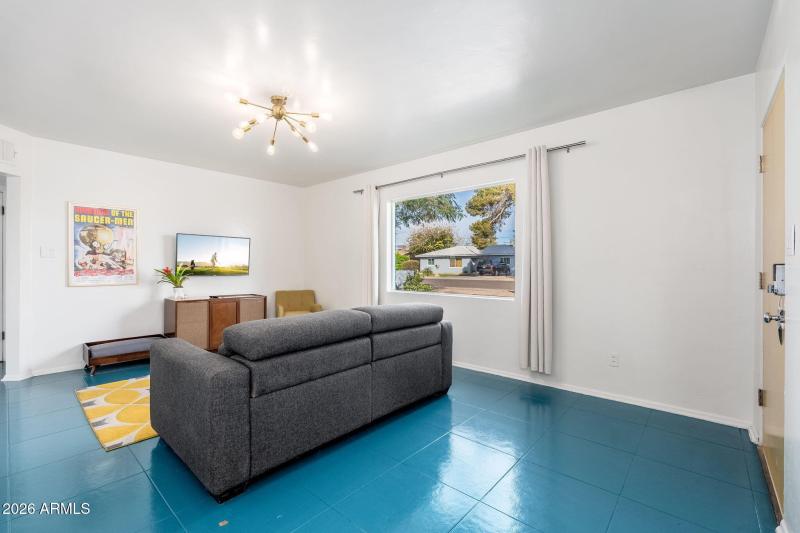 805 E Jackson Ave - 04