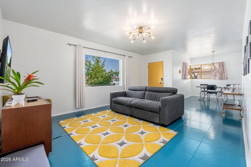 805 E Jackson Ave - 05