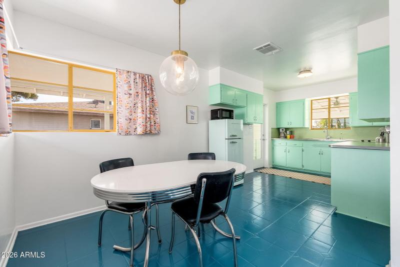 805 E Jackson Ave - 06