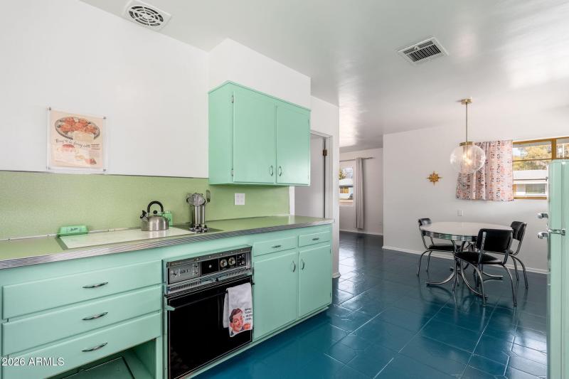 805 E Jackson Ave - 10