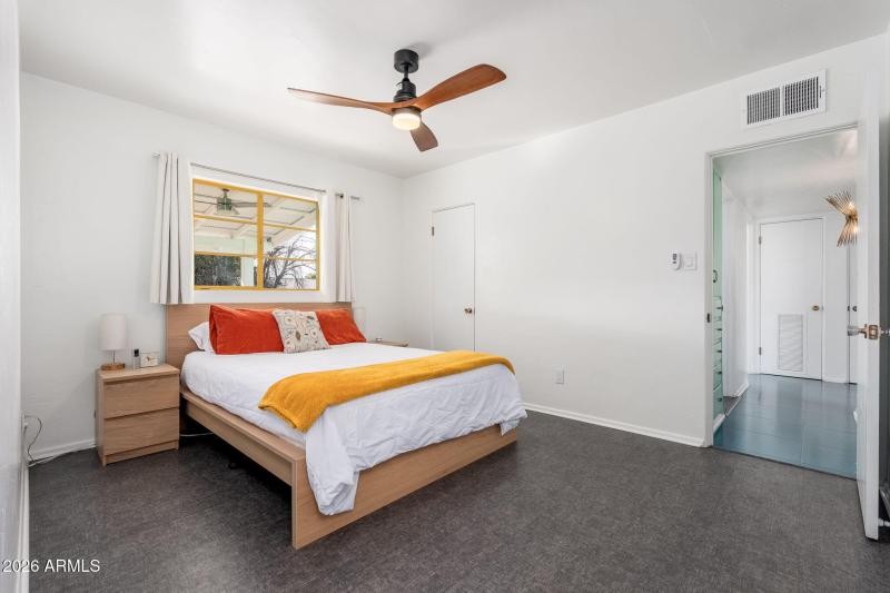 805 E Jackson Ave - 11