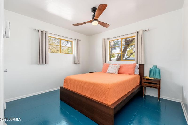 805 E Jackson Ave - 14