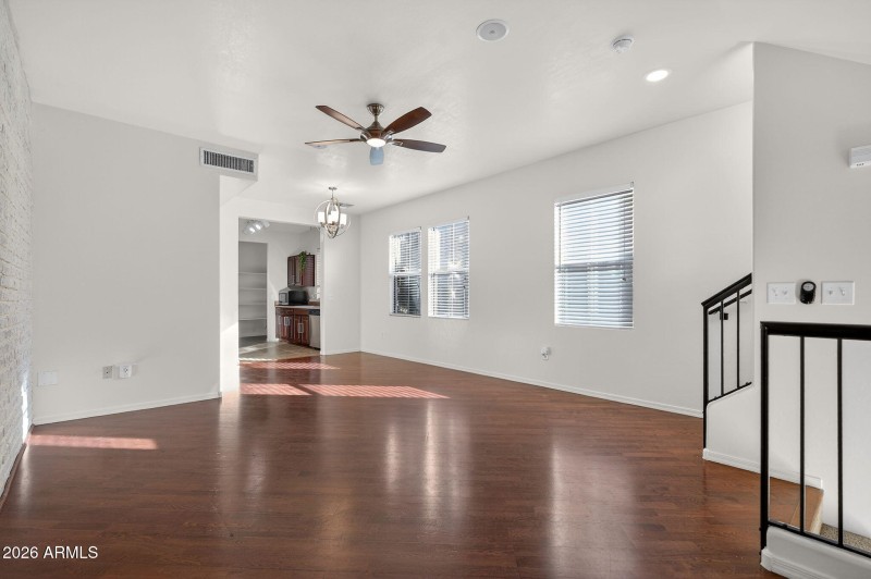 4-web-or-mls-18-E Neville Ave