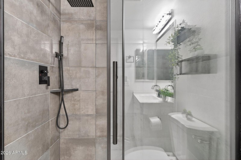 21-web-or-mls-40-E Neville Ave