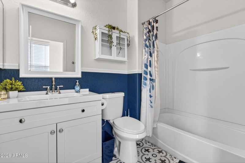 23-web-or-mls-37-E Neville Ave