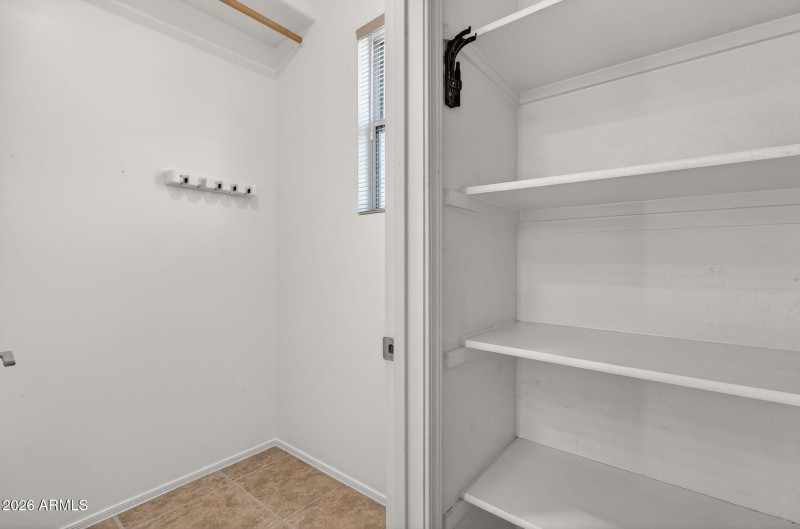 33-web-or-mls-30-E Neville Ave