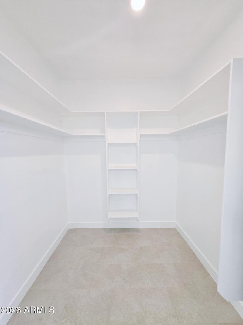 Huge Master Bedroom Walk In Closet