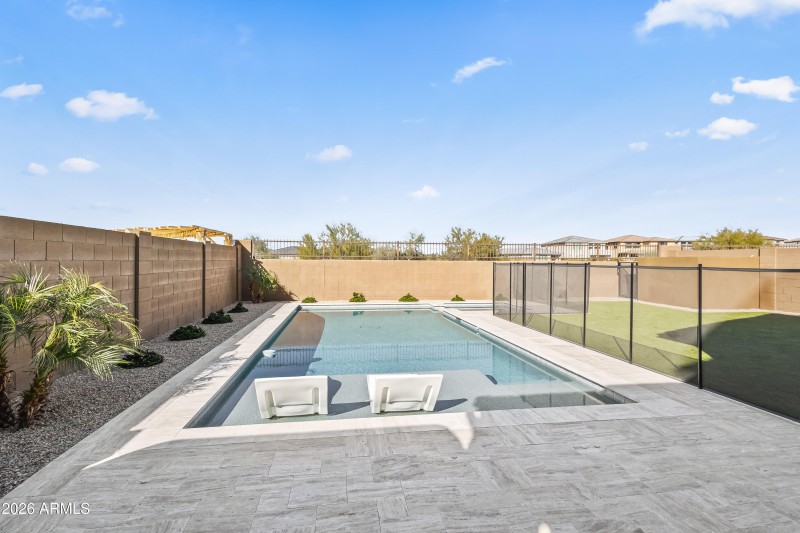 No neighbors behind!