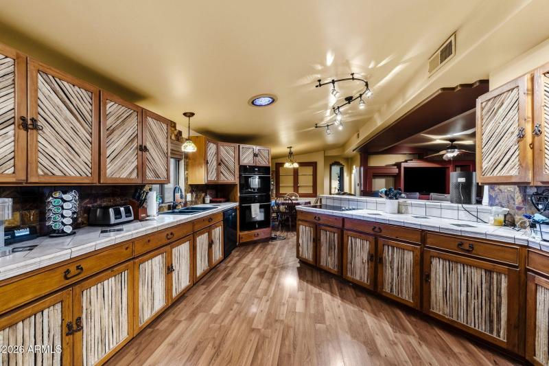 020__385 N Tomahawk Rd