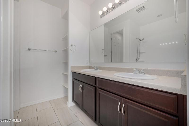 Double sinks primary bath