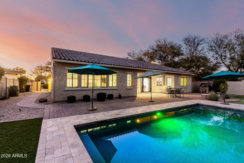 OMG it's got a pool too.