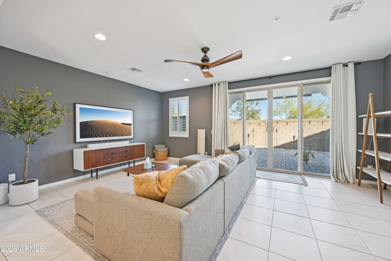 6-print-N 24th Dr-S3001-006