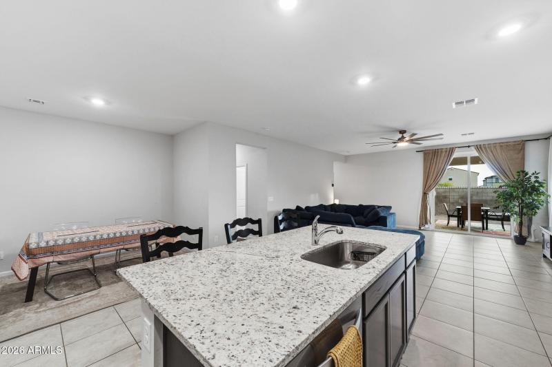 021__2487 E Boulder Ave