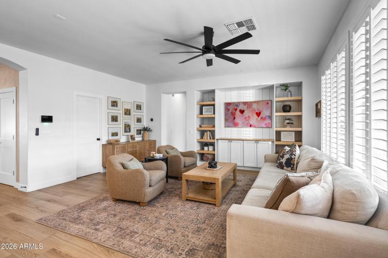 2435 E Narrowleaf Dr-23