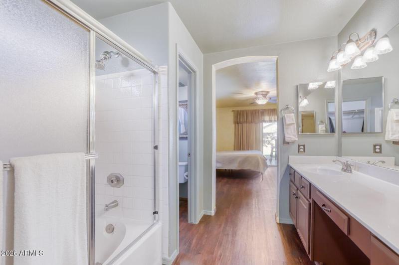 Private, Spacious en-suite bath