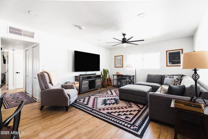 3102 N 35th St PHX AZ pic 2