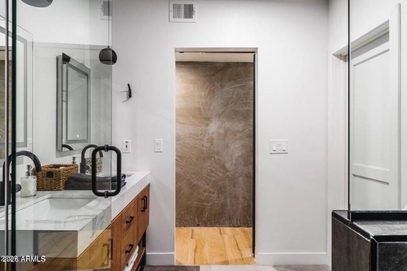 3102 N 35th St PHX AZ pic 6