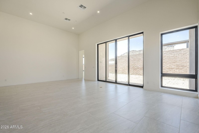 10-web-or-mls-Highland-10